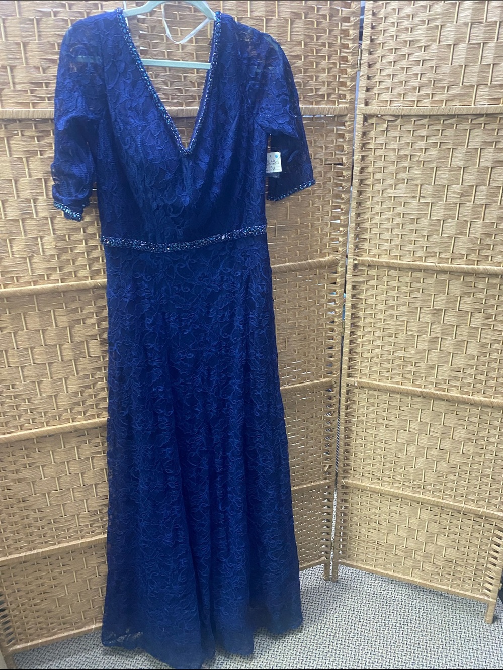 Cameron Blake Elegant Navy Lace V-Neck Evening Dress